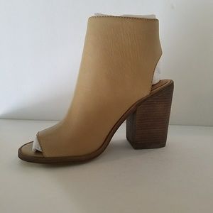 Steve Madden Ankle Booties Size 5.5
